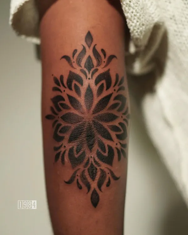 1984 studio - Mandala - Hand