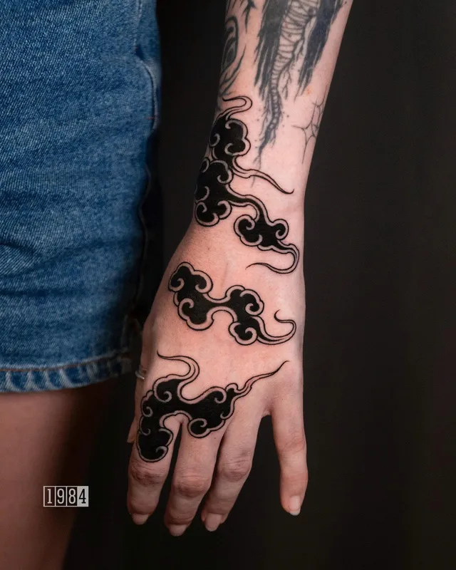 1984 studio - Blackwork - Cloud - Hand