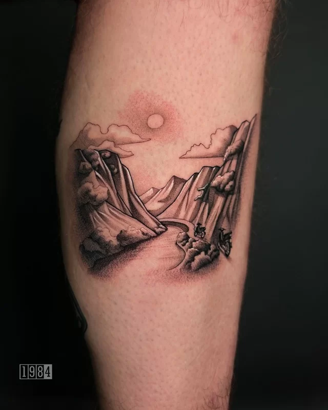 1984 Studio - Blackwork - Ninh Binh Moutain - Leg
