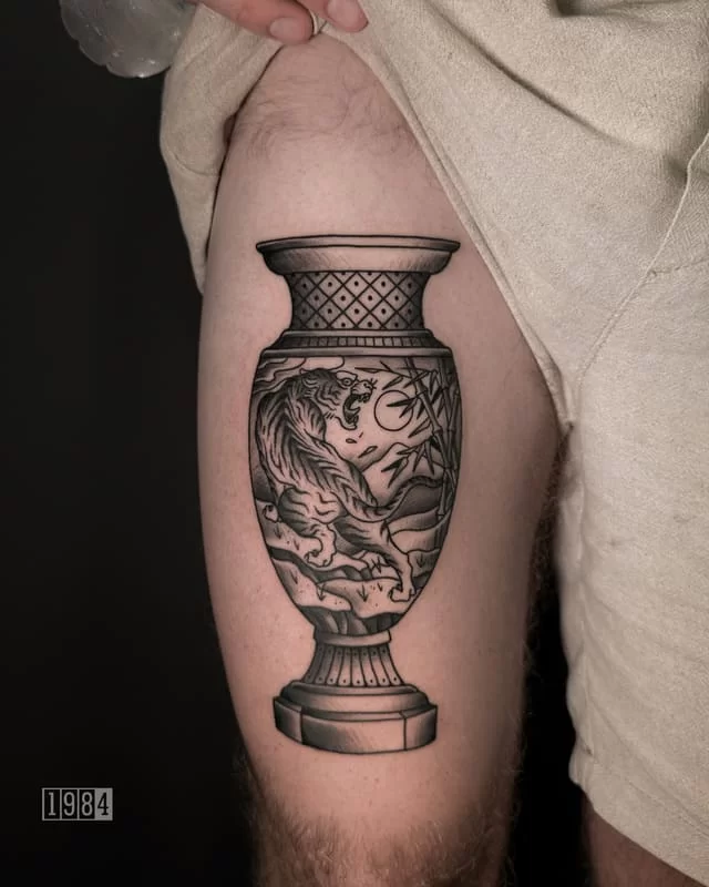 Blackwork - Tiger vase - Thight
