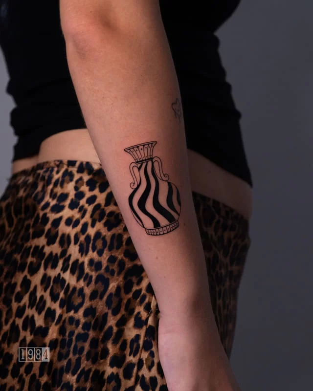 Blackwork - Vase - Arm (6)