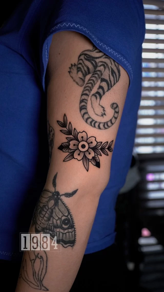 1984 Studio - Old school - Flower - Arm