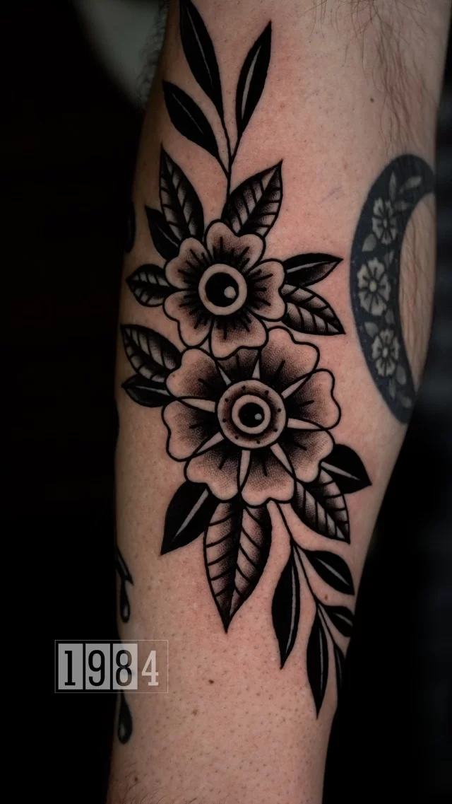 1984 Studio - Old school - Flower - Arm