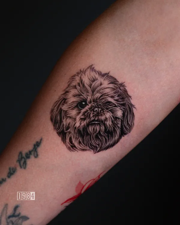 1984 studio - Realistic - Dog - Arm
