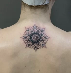 hình xăm trên lưng