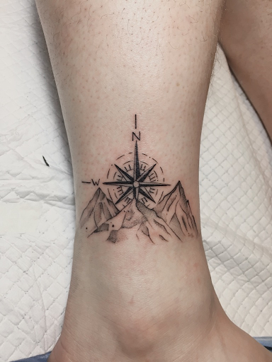 27 Gorgeous Compass Tattoo Ideas