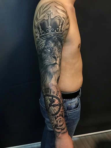 25 eye-catching realistic tattoo 