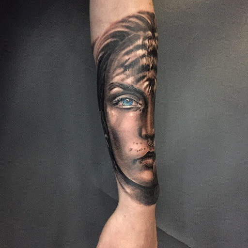 25 eye-catching realistic tattoo 