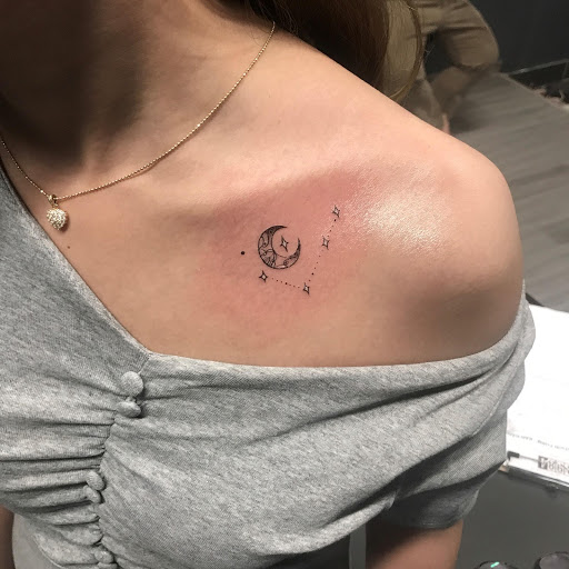 Details 90+ women’s simple chest tattoos best