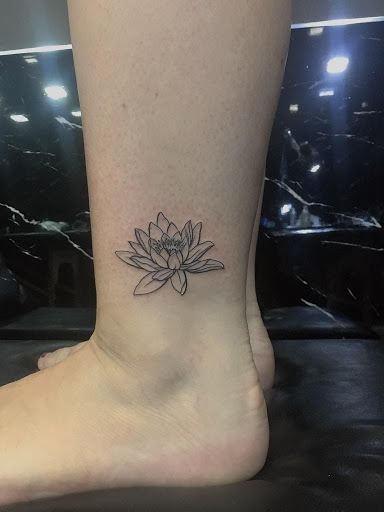 Beautiful mini lotus flower tattoo that you don’t want to miss