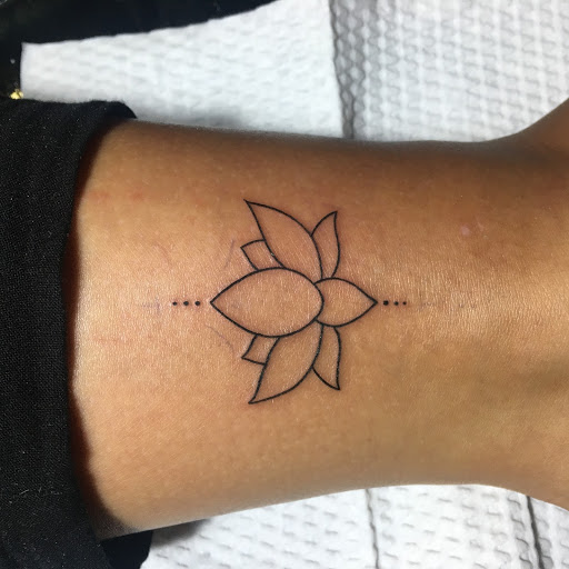 Beautiful mini lotus flower tattoo that you don’t want to miss