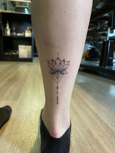 Beautiful mini lotus flower tattoo that you don’t want to miss