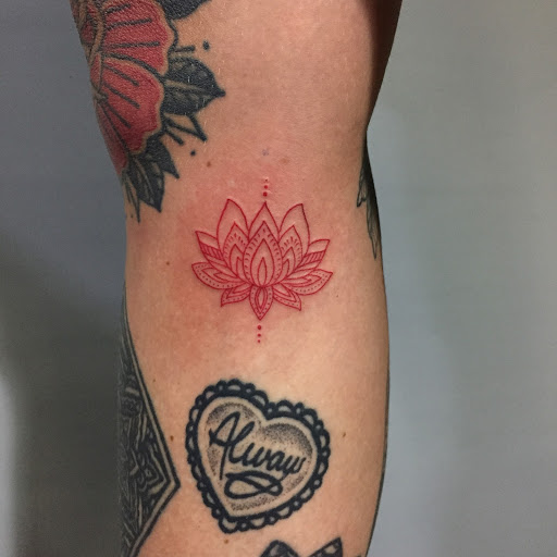 Beautiful mini lotus flower tattoo that you don’t want to miss