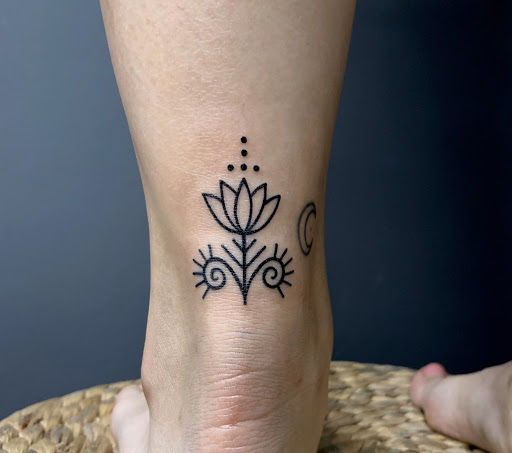 Beautiful mini lotus flower tattoo that you don’t want to miss