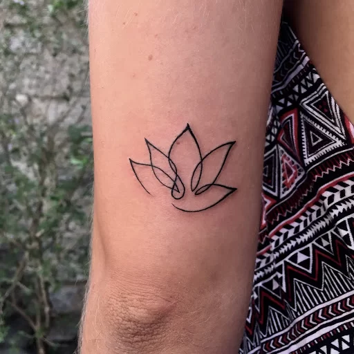 Beautiful mini lotus flower tattoo that you don’t want to miss