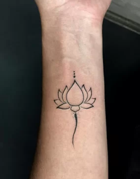 Beautiful mini lotus flower tattoo that you don’t want to miss