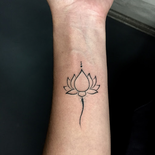 Beautiful mini lotus flower tattoo that you don’t want to miss