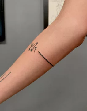 13 SECRETLY GORGEOUS ARMBAND TATTOO THAT YOU’LL LOVE