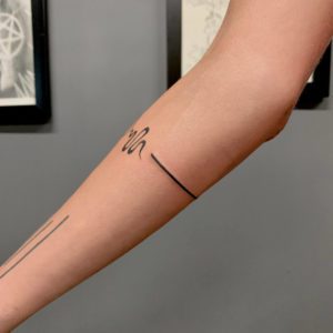 Share 126+ black armband tattoo designs best