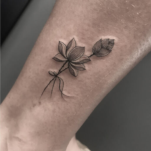 25+‌ Small flower tattoos that are too pretty to have‌