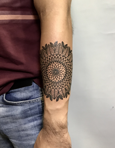 Simply Inked Shareable Mandala Temporary Tattoo, Designer Tattoo for Girls  Boys Men Women waterproof Sticker Size: 4 X 4 inch 1pc. l Black l 2g :  Amazon.in: Beauty