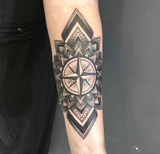 Big old knee mandala with small coverup on Jamie yesterday who absolutely  bossed it- thank you man 💪 ⋆ Studio XIII Gallery