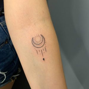 Top 141+ small moon tattoo ideas super hot