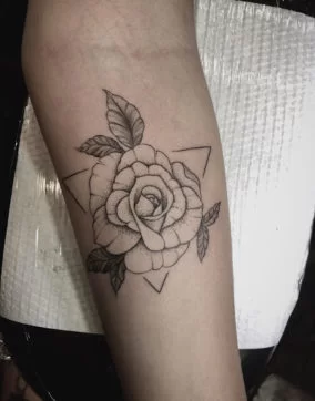 Beautiful rose tattoo: style and design