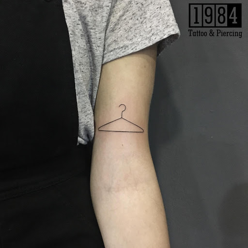 harry styles hanger tattoo