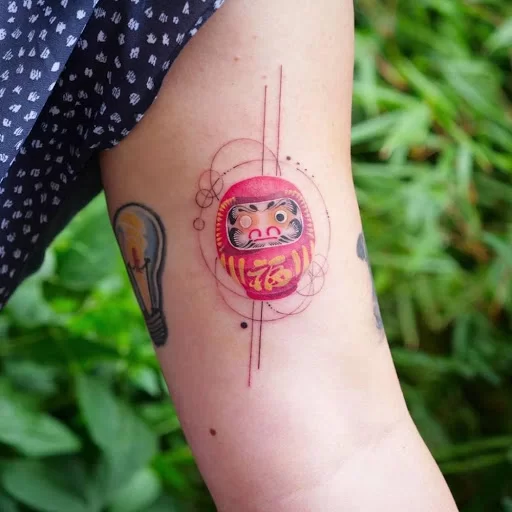 Daruma tattoos – the perfect tattoo for japanese art lovers