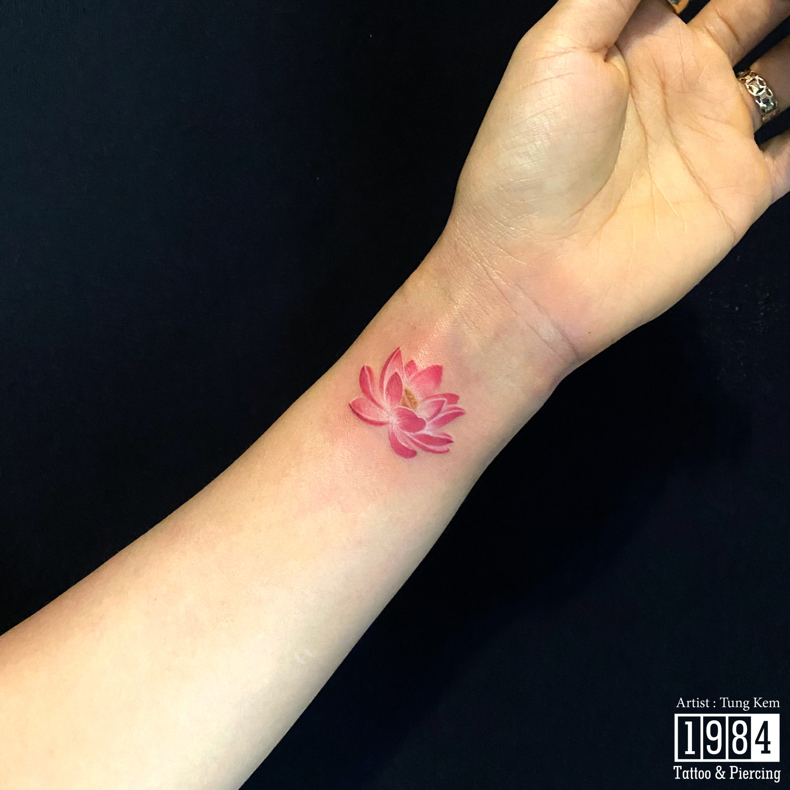 Ngất Ngây Với 7 Hình Xăm Hoa Nhỏ Cho Nữ Đẹp Và Ý Nghĩa | 1984 Studio -  Tattoo & Piercing