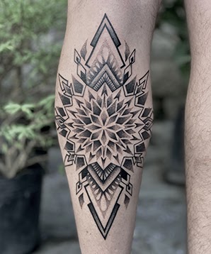 Geometric Mandala On Girls Thigh