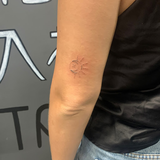 Sunshine tattoo quote in 2023 Sunshine tattoo, Tattoos, Forearm tattoo women