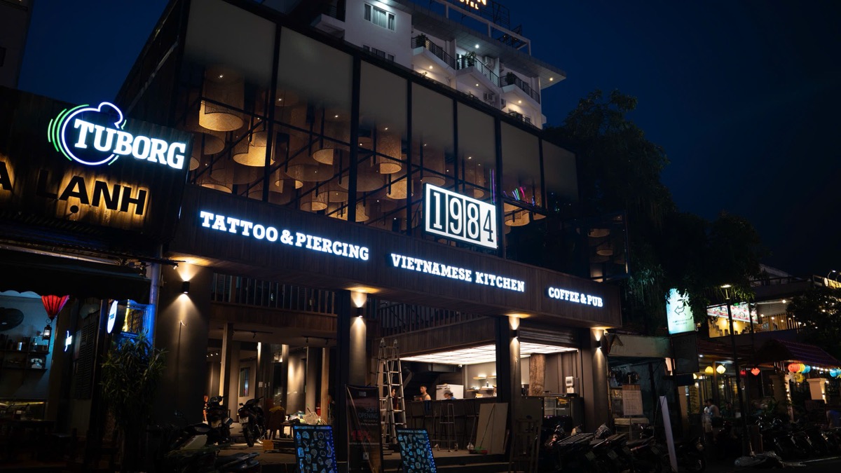 1984 Tattoo & Piercing Hue